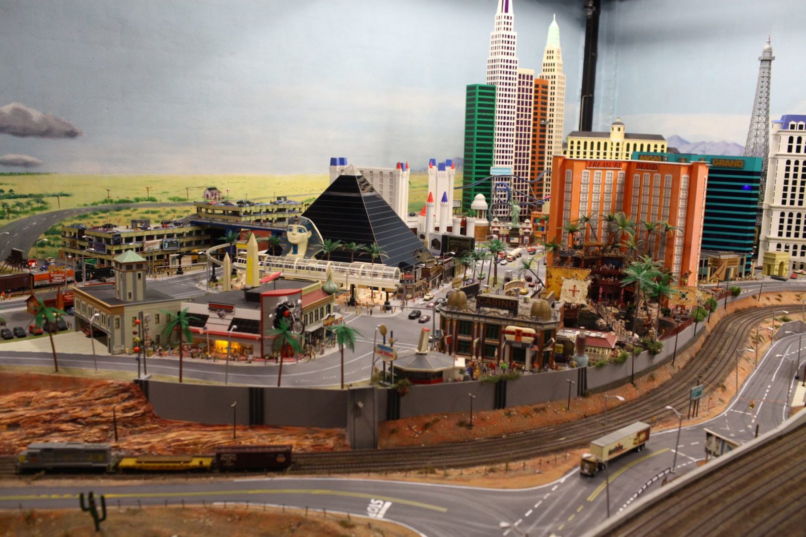 Odwiedź Miniatur Wunderland zza biurka