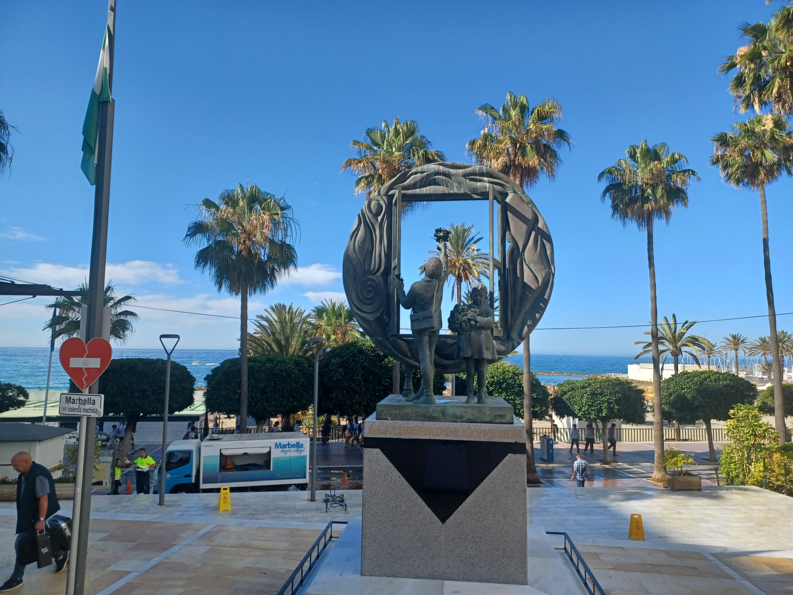 Rzeźby Salvadora Dali w Marbelli [FELIETON]