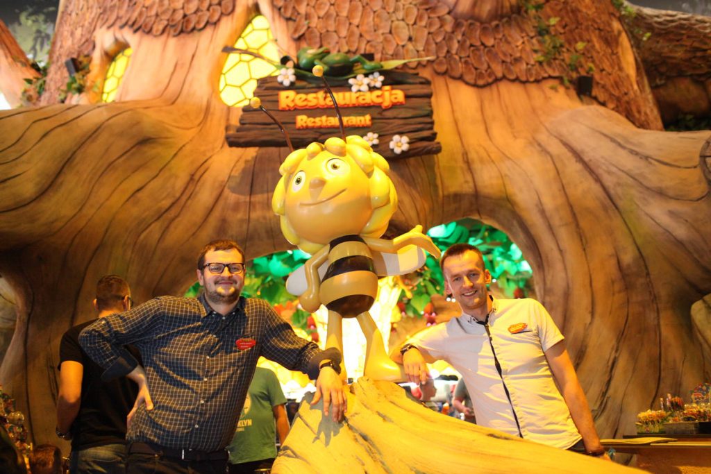 Niezbędny i niezastąpiony element ludzki. Od lewej: Grzegorz Jankowski - manager gastronomii i pamiątek oraz Daniel Zieliński - koordynator parku.