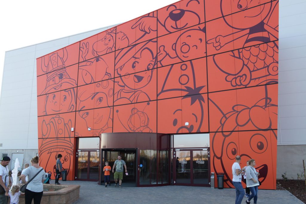 Wejście główne do Majalandu