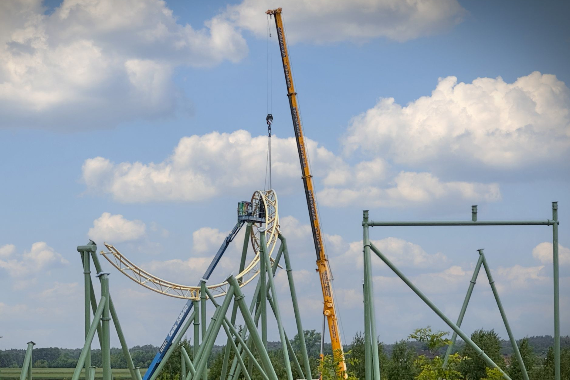 Mandoria zaczyna budowę rollercoastera w strefie zewnętrznej