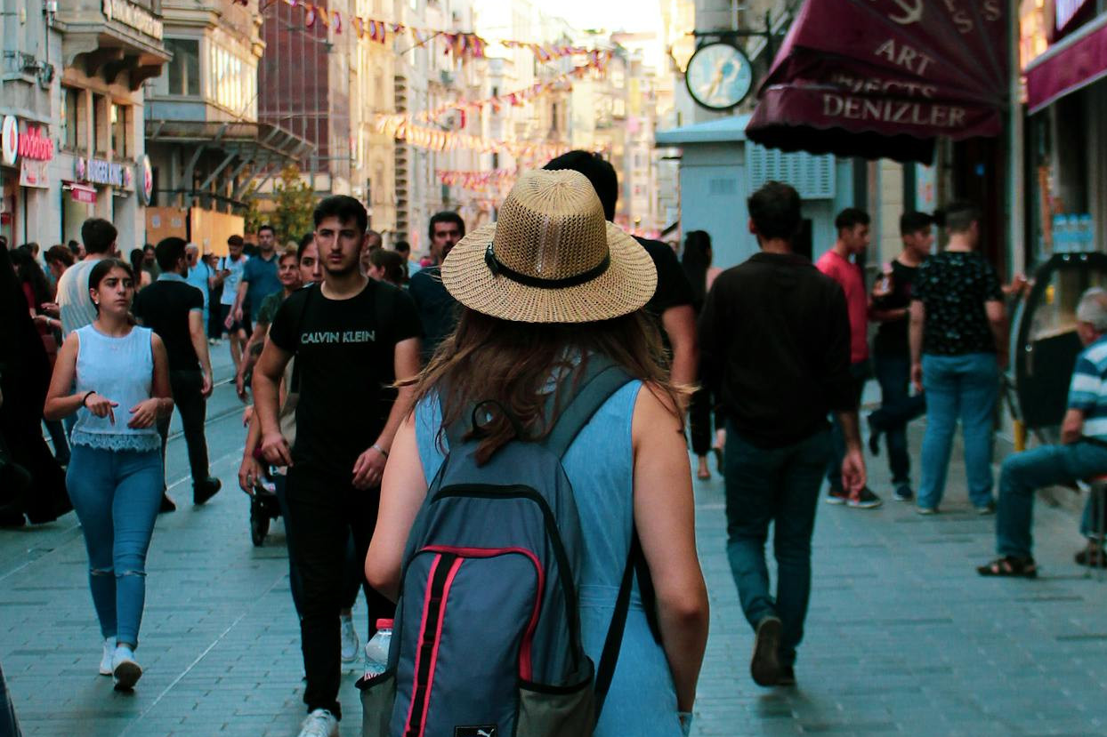 Jak podróżują Polacy w 2025? Są nowe badania o zwyczajach wyjazdowych