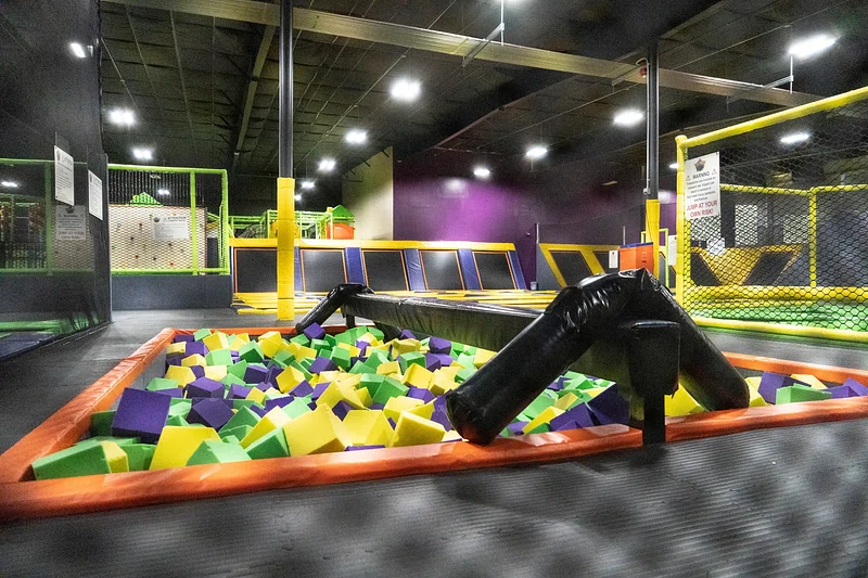 Wpadek w sali trampolin