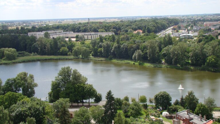 Park Miniatur na jeziorze Jelonek