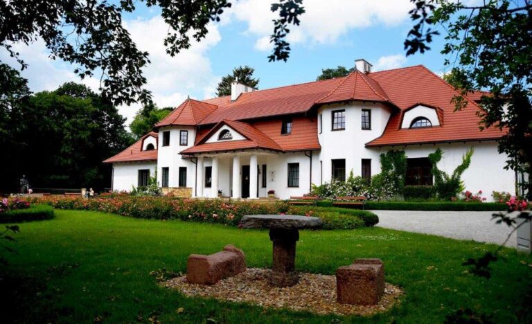 Burza uszkodziła Muzeum Romantyzmu w Opinogórze