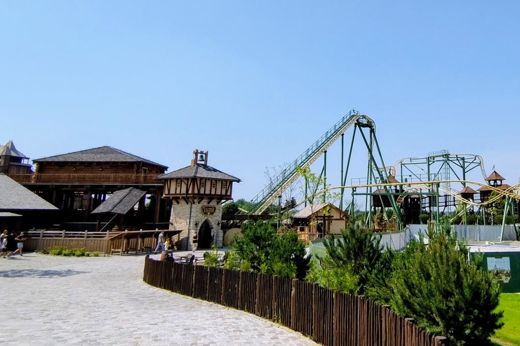 Park rozrywki Mandoria, strefa zewnętrzna